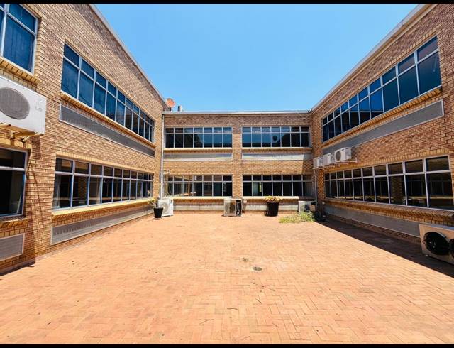 1,300M² OFFICE TO LET IN RANDJESPARK